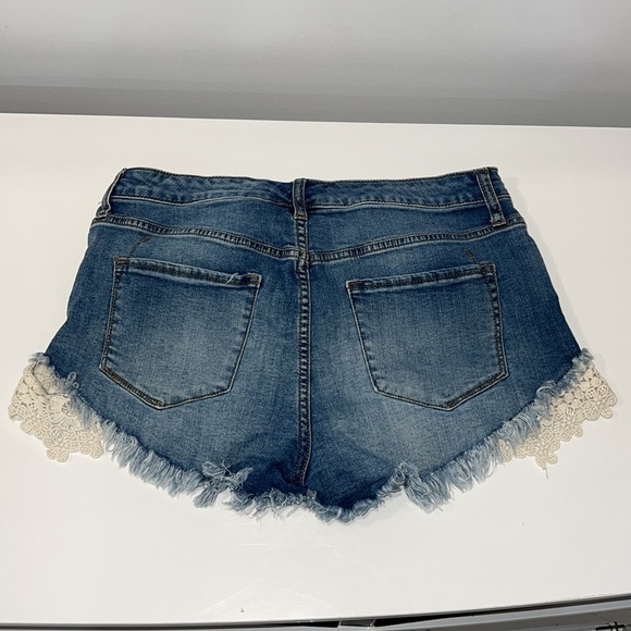 BLUE High Rise Super Strech Jean Shorts Lace Hem Festival Boho Size 12/31 - Picture 9 of 15
